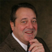 冯斯·琼潘纳斯（Fons Trompenaars）